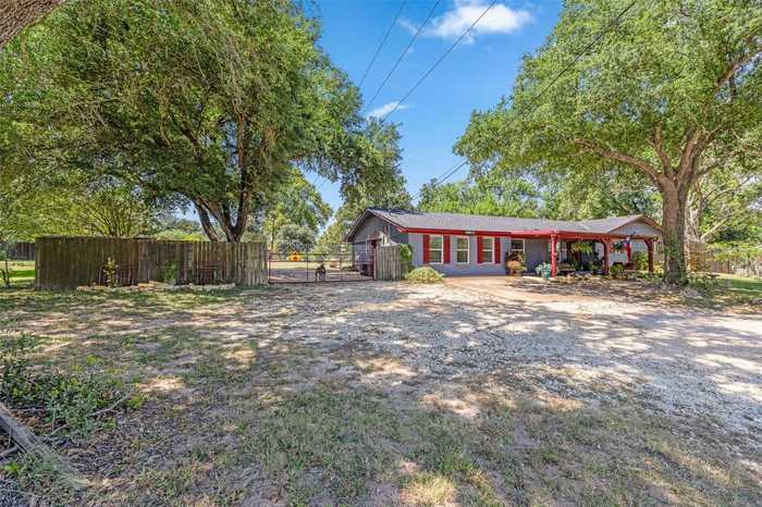 photo 2: 1225 N Rockdale Street, Lexington TX 78947