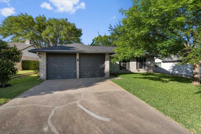 photo 1: 304 Skyloop Drive, Austin TX 78745