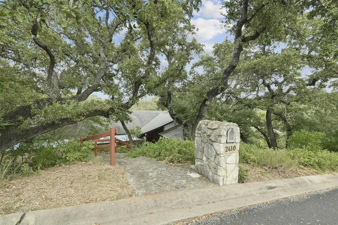 photo 2: 2410 Deer Pass, Austin TX 78746