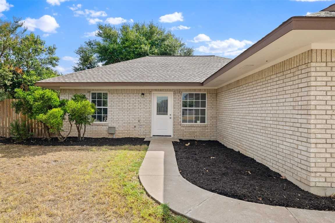 photo 3: 400 Bentwood Drive, Leander TX 78641