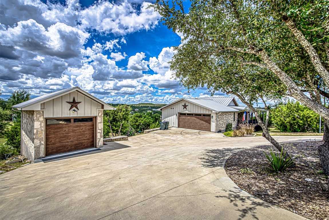 photo 2: 4408 Hennig Drive, Austin TX 78738