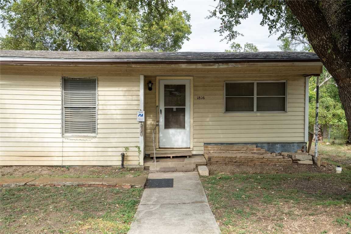 photo 2: 1816 Davis Street, Taylor TX 76574