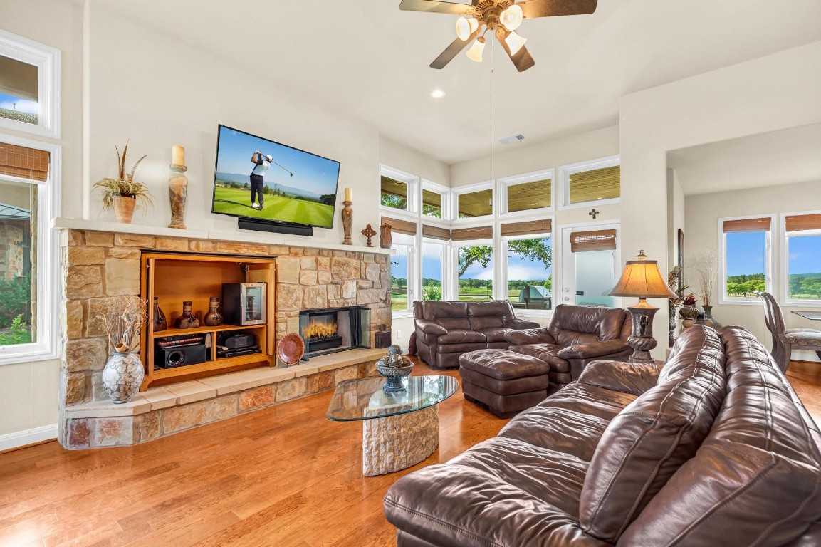 photo 3: 2000 Kahala Sunset Drive, Spicewood TX 78669