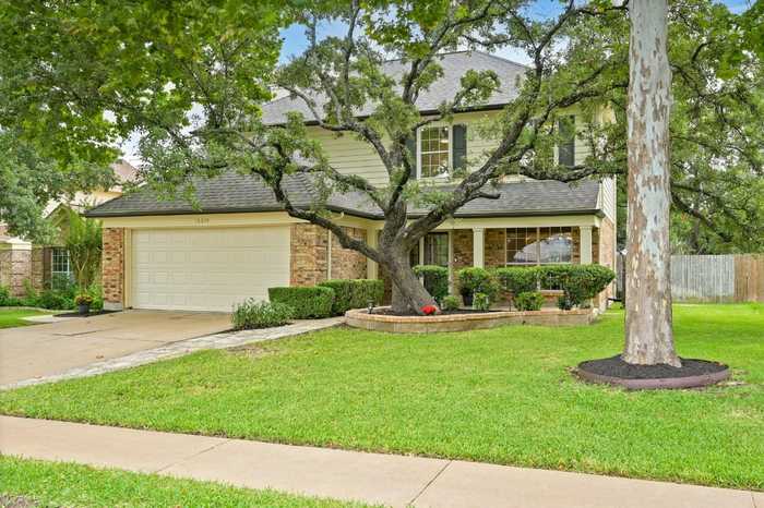 photo 2: 16619 Spotted Eagle Drive, Leander TX 78641