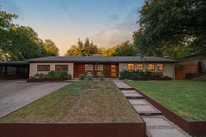 photo 2: 2703 Oakhaven Drive, Austin TX 78704