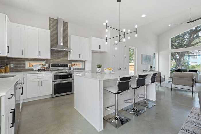 photo 2: 5511 William Holland Avenue, Austin TX 78756