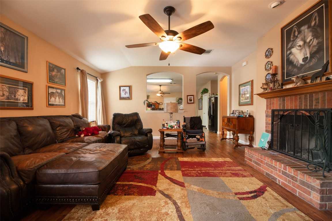 photo 3: 608 McCarthur Drive, Leander TX 78641