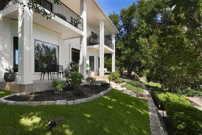 photo 2: 6201 Ledge Mountain Drive, Austin TX 78731