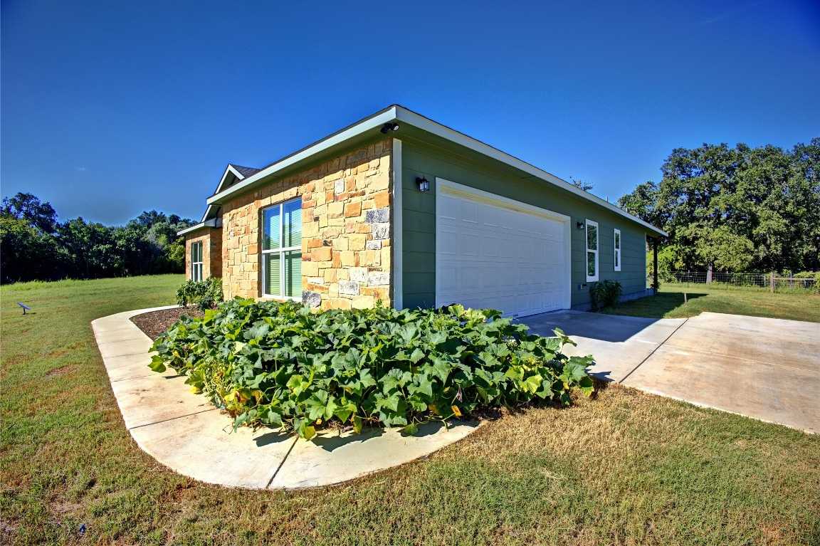 photo 3: 1597 County Road 314, Lexington TX 78947