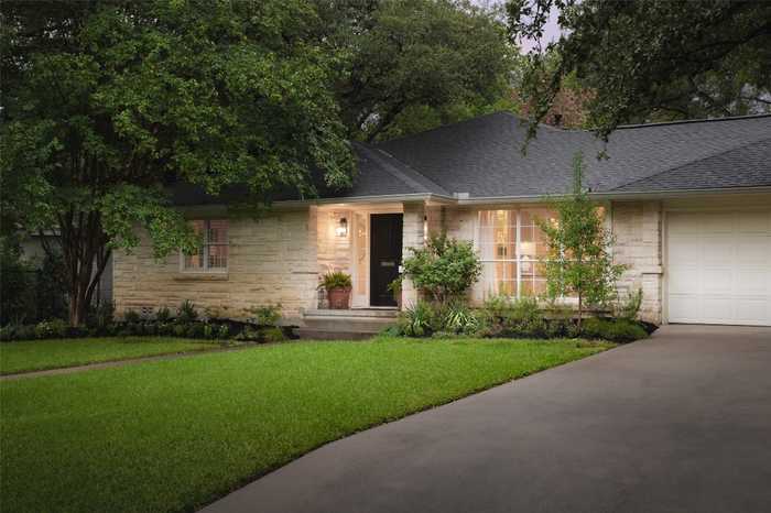 photo 2: 1904 Robinhood Trail, Austin TX 78703