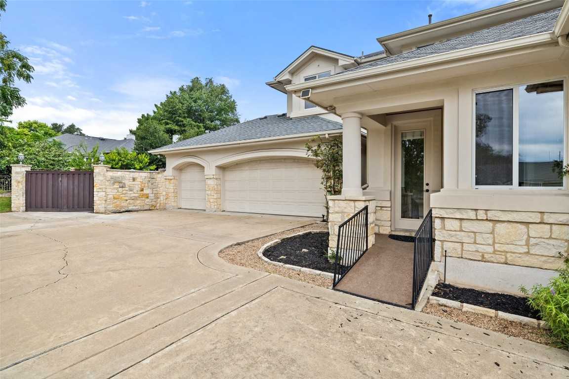 photo 3: 605 Ladin Lane, Lakeway TX 78734