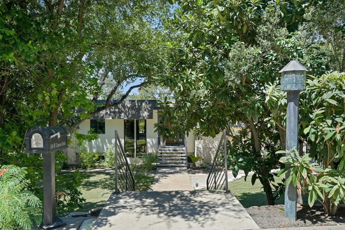 photo 3: 104 W Canyon Circle, Austin TX 78746