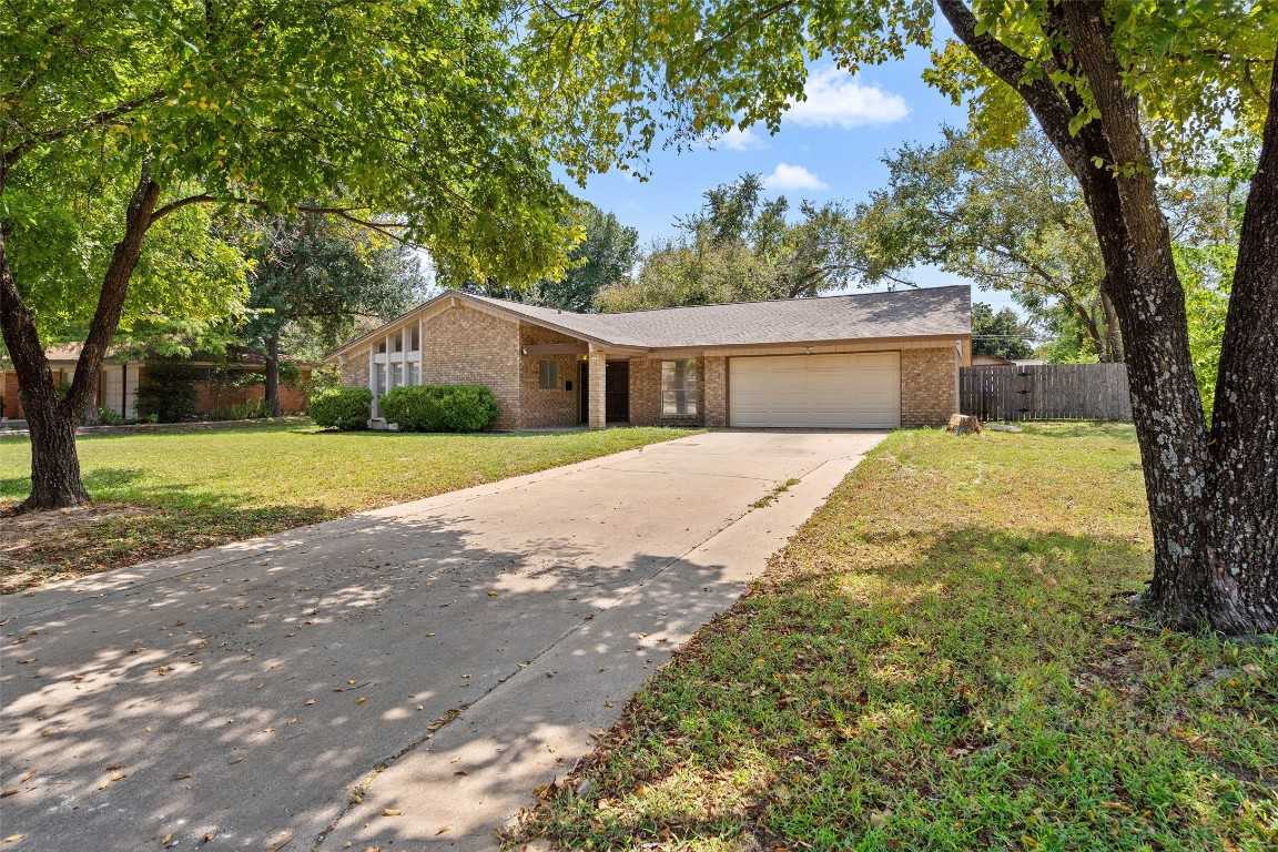 photo 3: 2203 Murray Avenue, Rockdale TX 76567