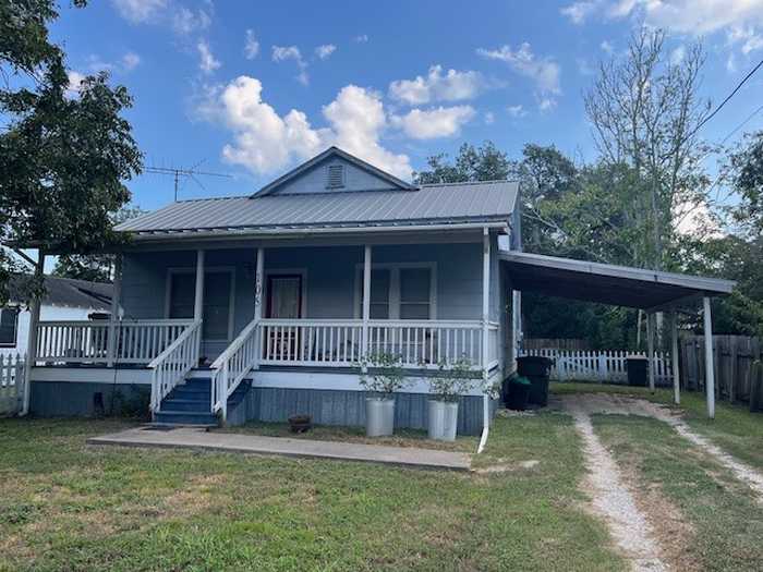 photo 1: 105 W Ninth Street, Flatonia TX 78941