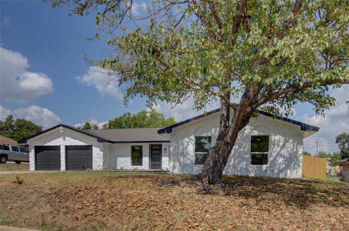 photo 2: 1402 Cardinal Hill Drive, Austin TX 78758