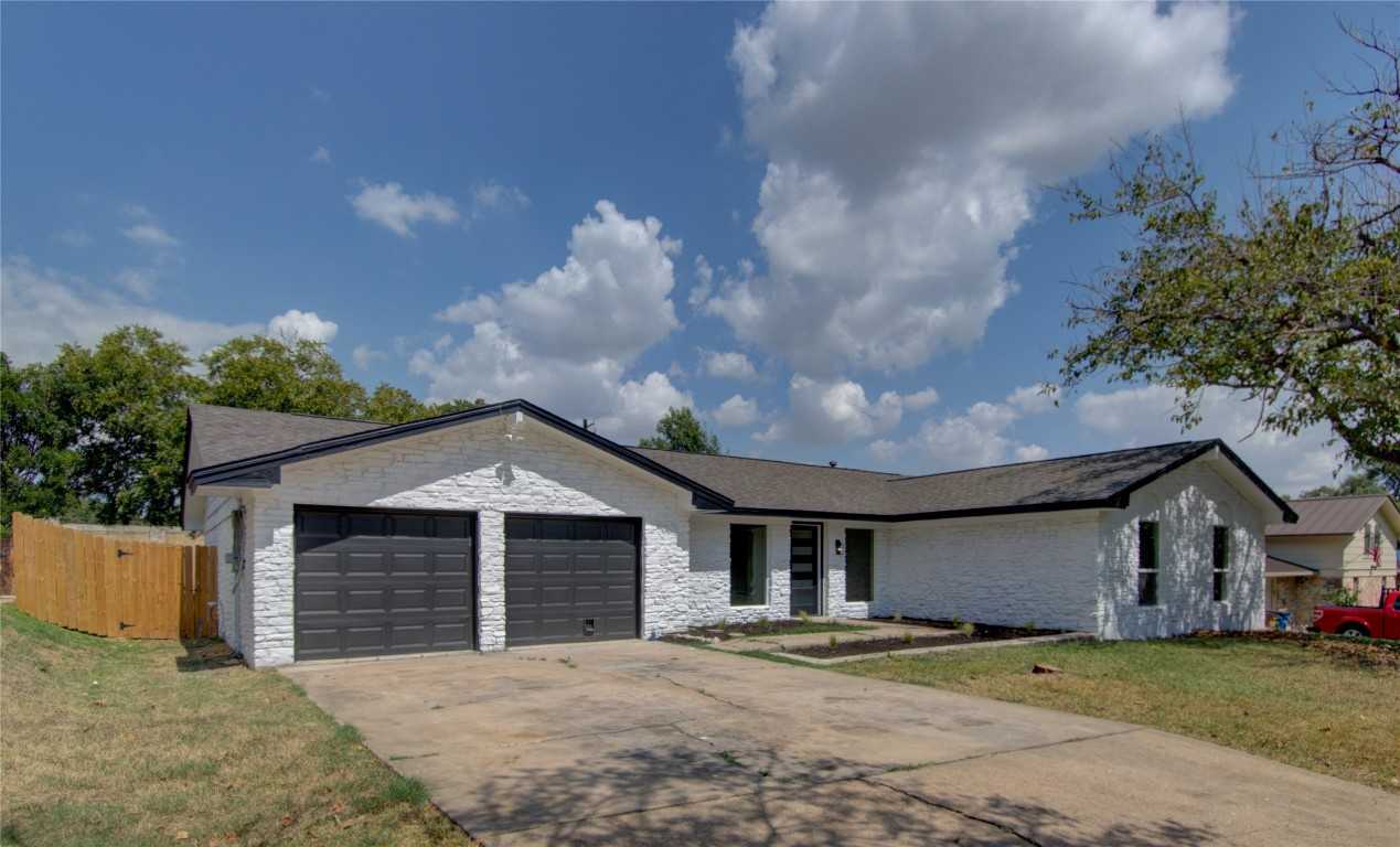 photo 3: 1402 Cardinal Hill Drive, Austin TX 78758