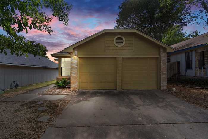 photo 1: 1809 Heatherglen Lane, Austin TX 78758