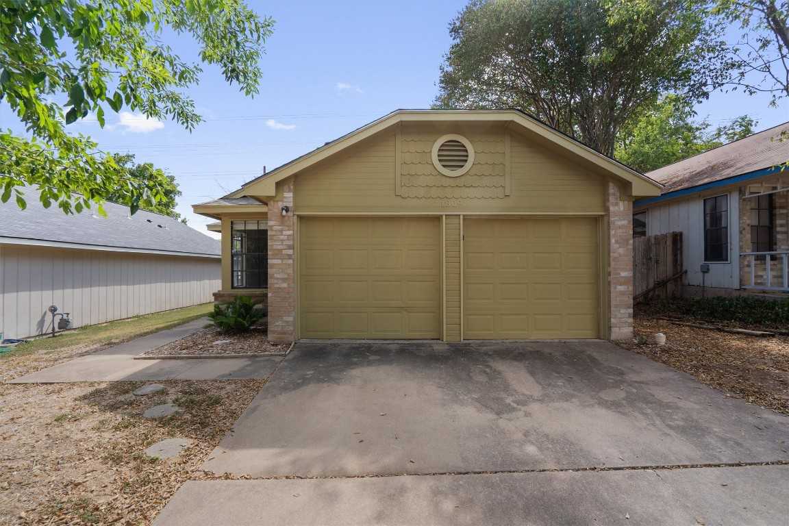 photo 2: 1809 Heatherglen Lane, Austin TX 78758