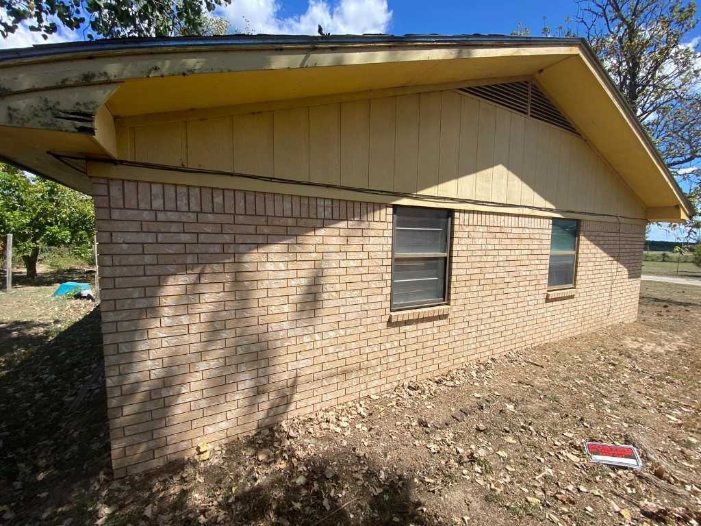 photo 3: 511 Metcalfe Street, Rockdale TX 76567