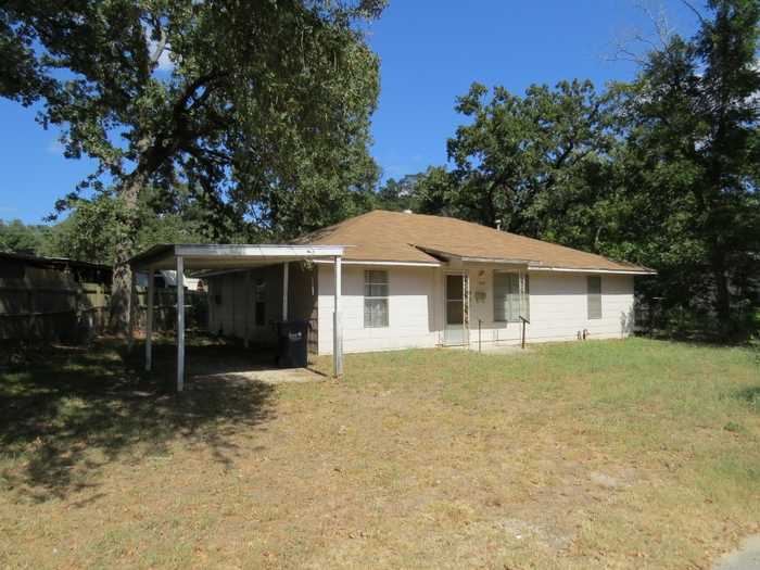 photo 2: 308 Erie Avenue, Rockdale TX 76567