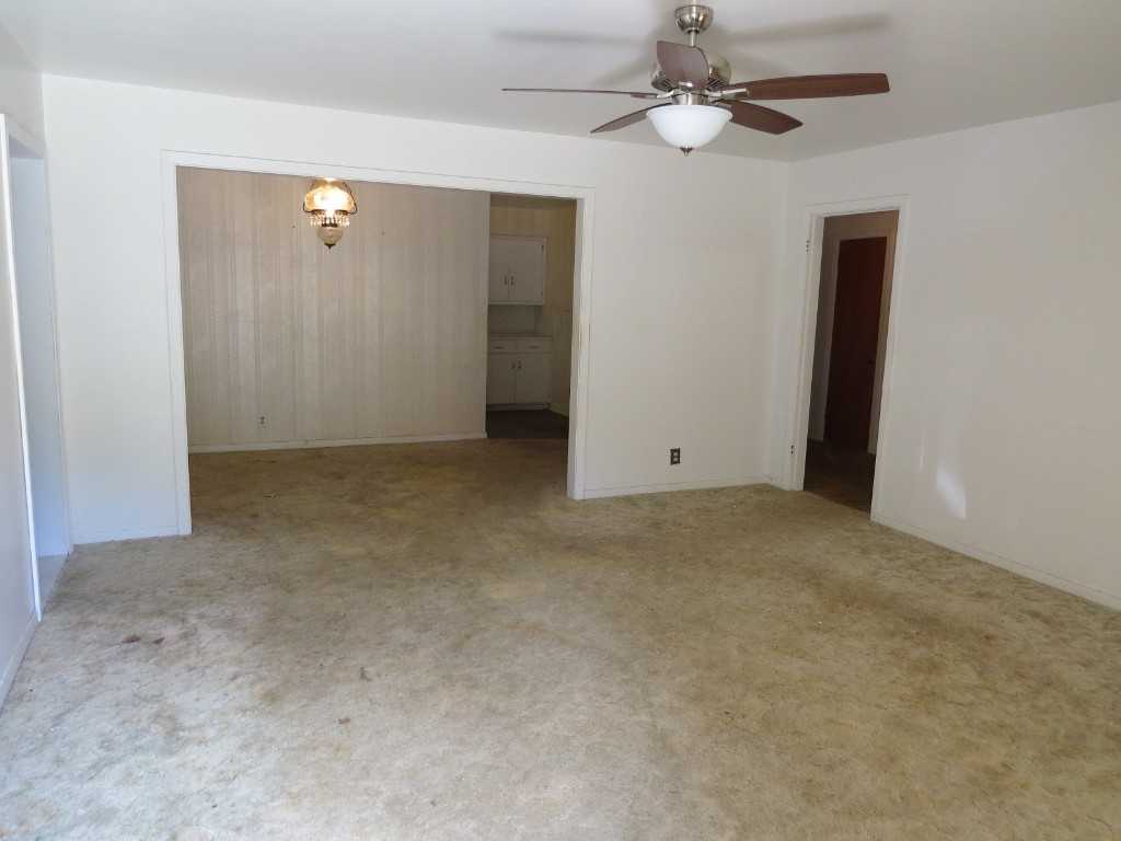 photo 3: 308 Erie Avenue, Rockdale TX 76567