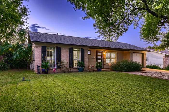 photo 1: 8522 Maine Drive, Austin TX 78758