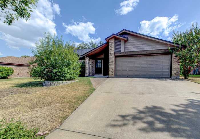 photo 1: 11607 Wiginton Drive, Austin TX 78758