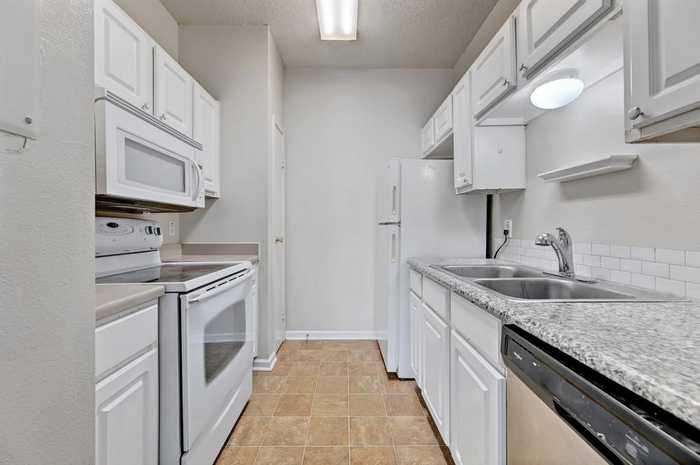 photo 2: 12166 Metric Boulevard Unit 212, Austin TX 78758