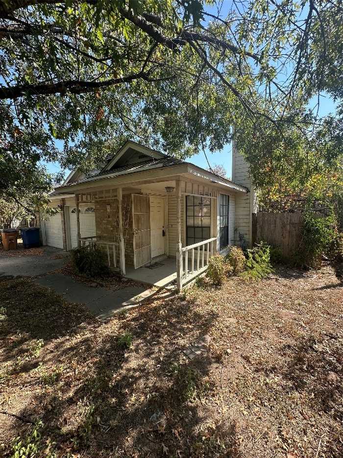 photo 2: 12313 Emery Oaks Road, Austin TX 78758