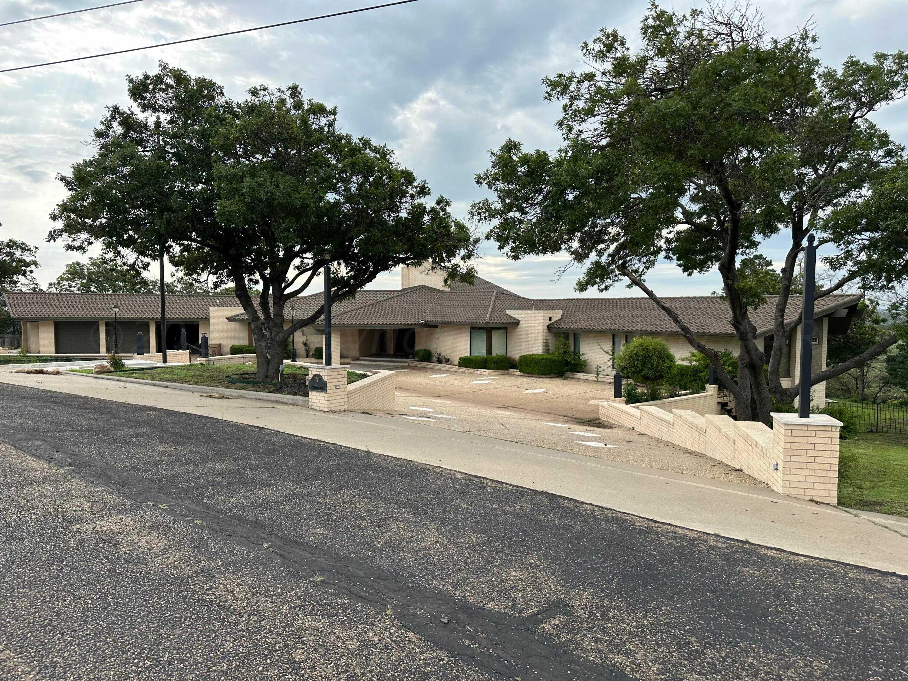 photo 3: 2 Altamira Street, Borger TX 79007