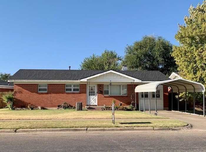 photo 1: 2114 grinnell Drive, Perryton TX 79070