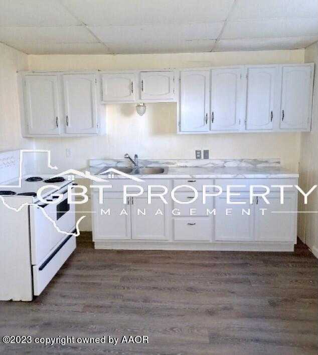 photo 3: 301 Wall Street, Shamrock TX 79079