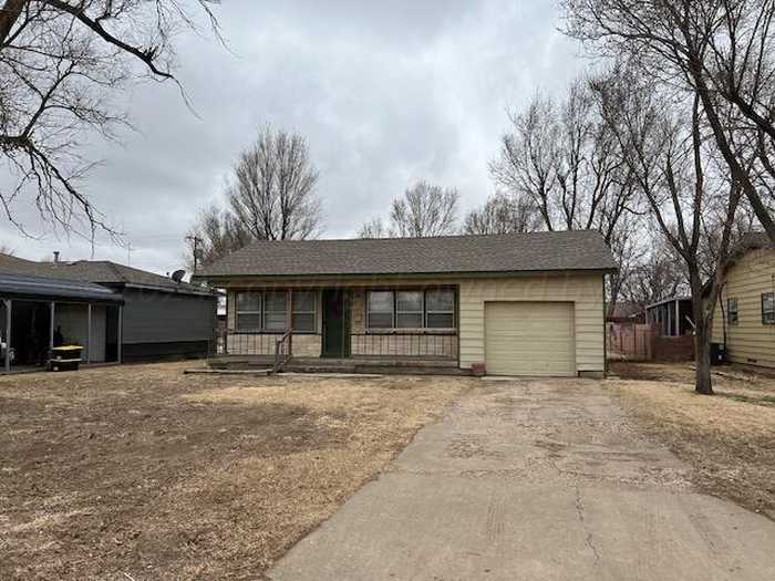 photo 2: 1004 Haney Street, Spearman TX 79081