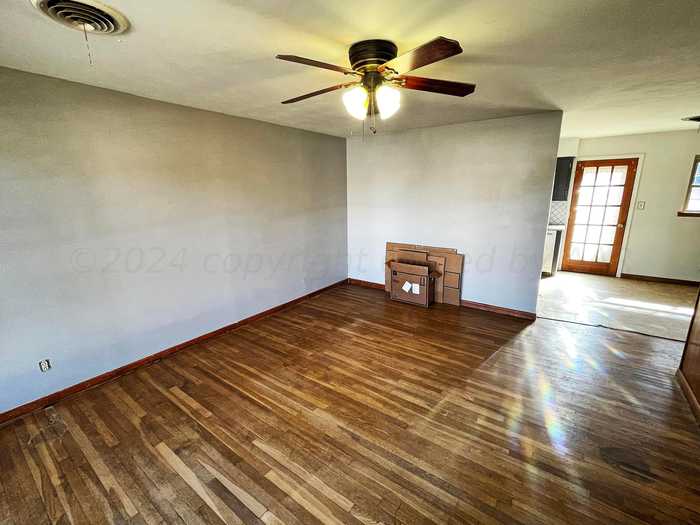 photo 2: 1111 Dressen Street, Spearman TX 79081