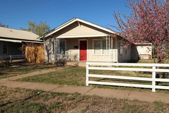 photo 2: 700 Somerville Street, Pampa TX 79065