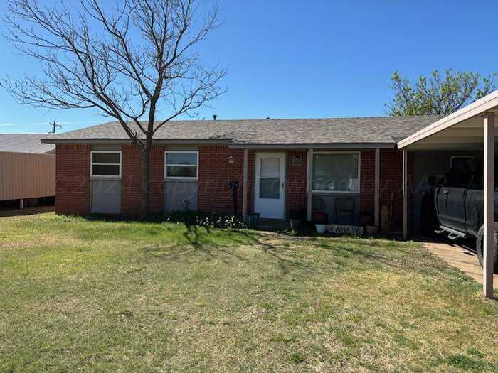 photo 1: 1025 10th Street, Tulia TX 79088