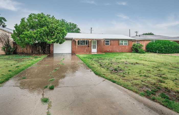 photo 2: 18 Terry Drive, Tulia TX 79088