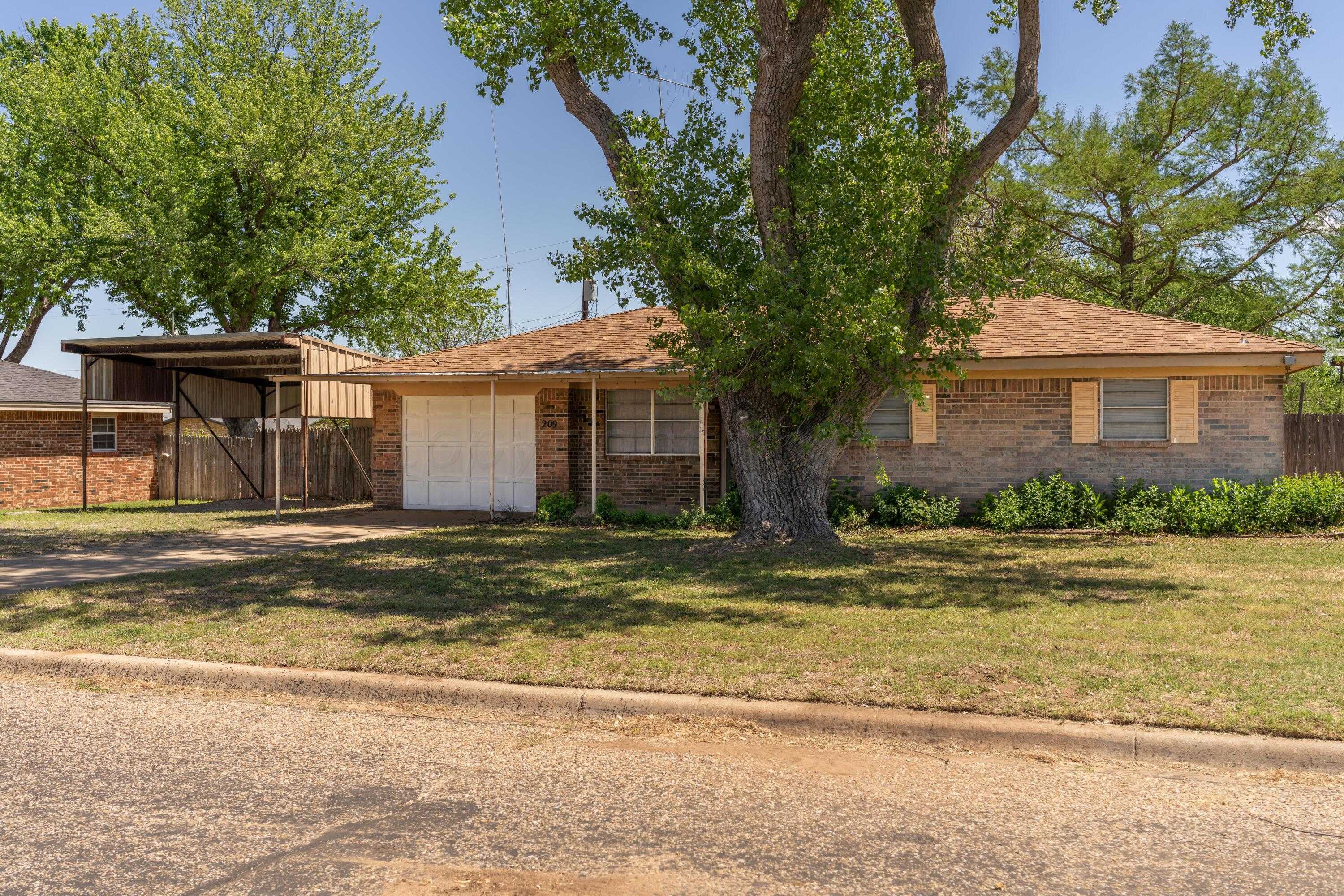 photo 1: 209 Franklin Street, Wheeler TX 79096