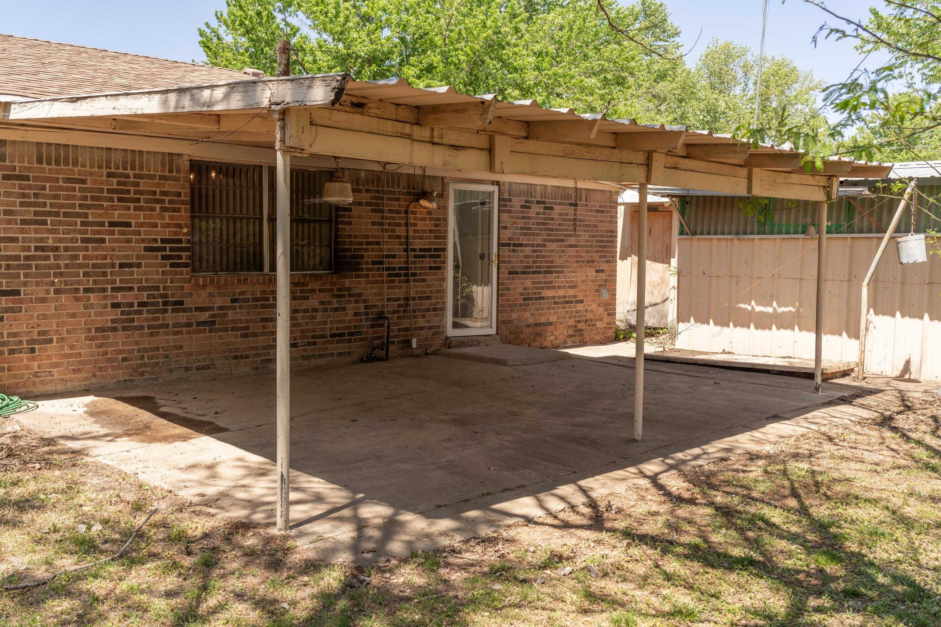 photo 2: 209 Franklin Street, Wheeler TX 79096