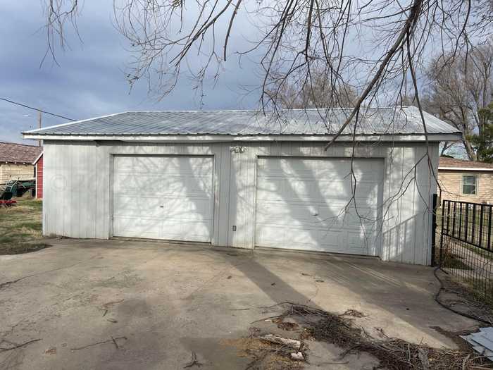 photo 14: 407 Kiowa Street, Darrouzett TX 79024