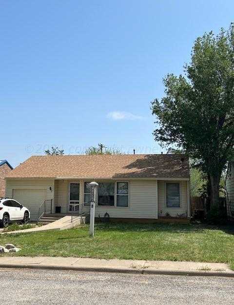 photo 2: 1502 Franklin Avenue, Panhandle TX 79068