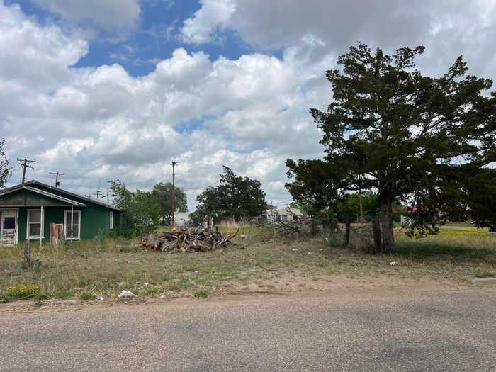 photo 2: 107-109 Robey Avenue, Fritch TX 79036