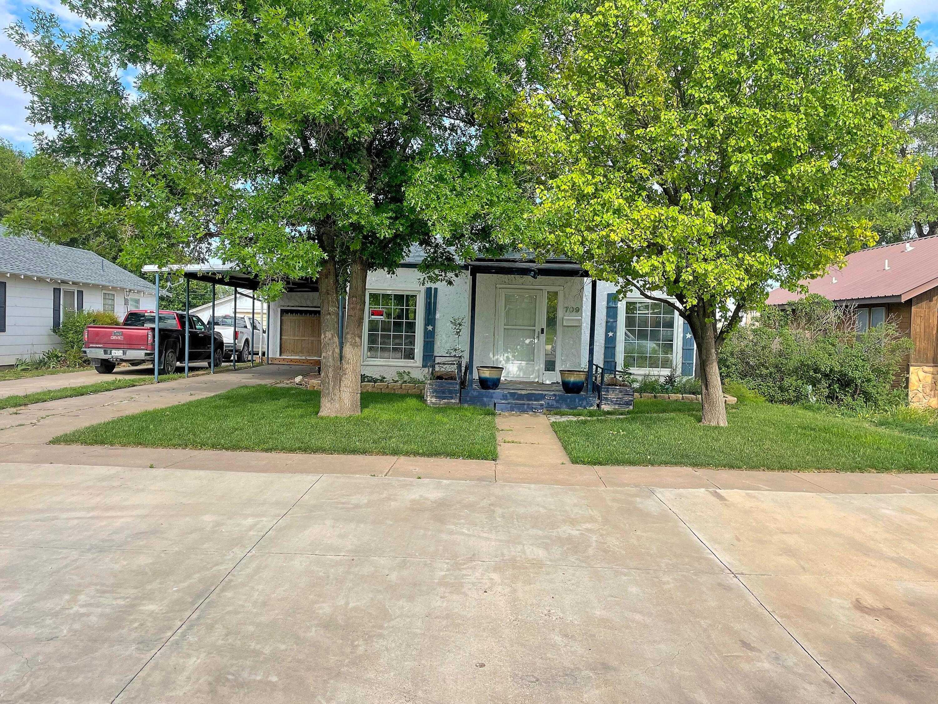 photo 1: 709 Amherst Street, Perryton TX 79070