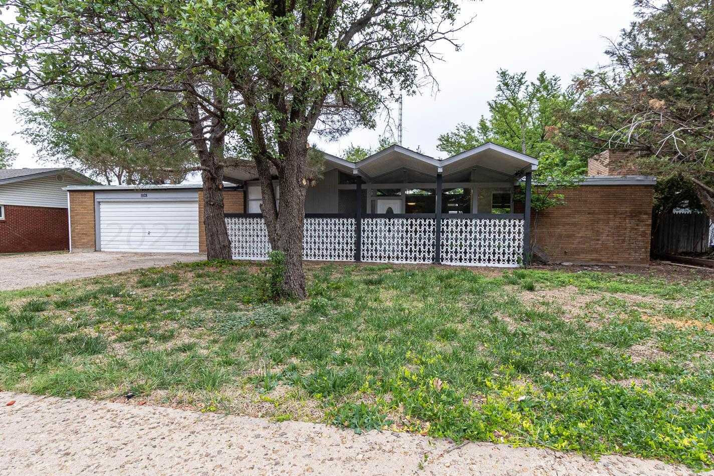 photo 1: 1928 Grape Lane, Pampa TX 79065