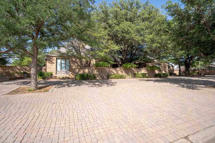 photo 2: 221 Skycrest Street, Borger TX 79007