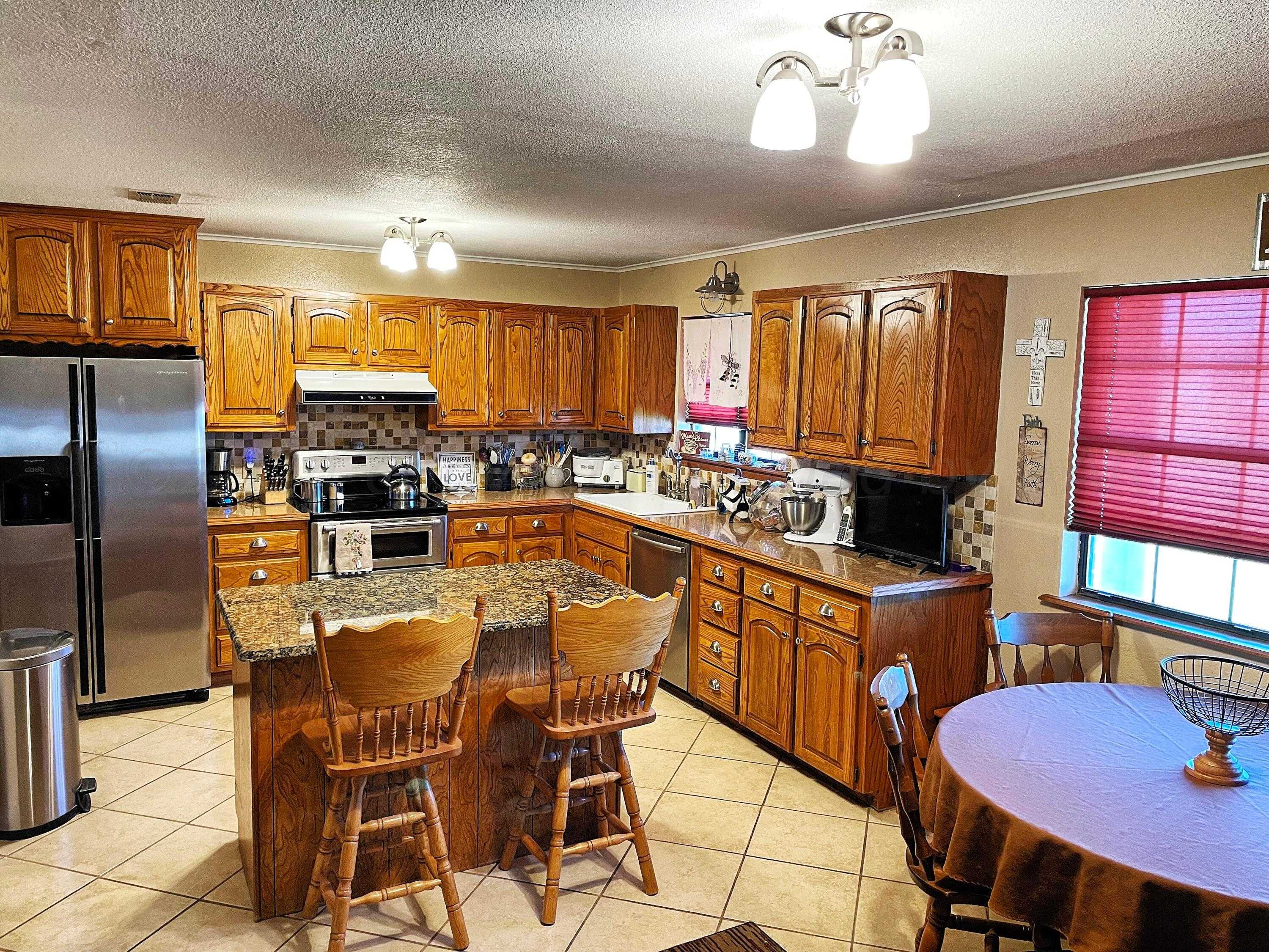 photo 3: 2602 Harvard Drive, Perryton TX 79070