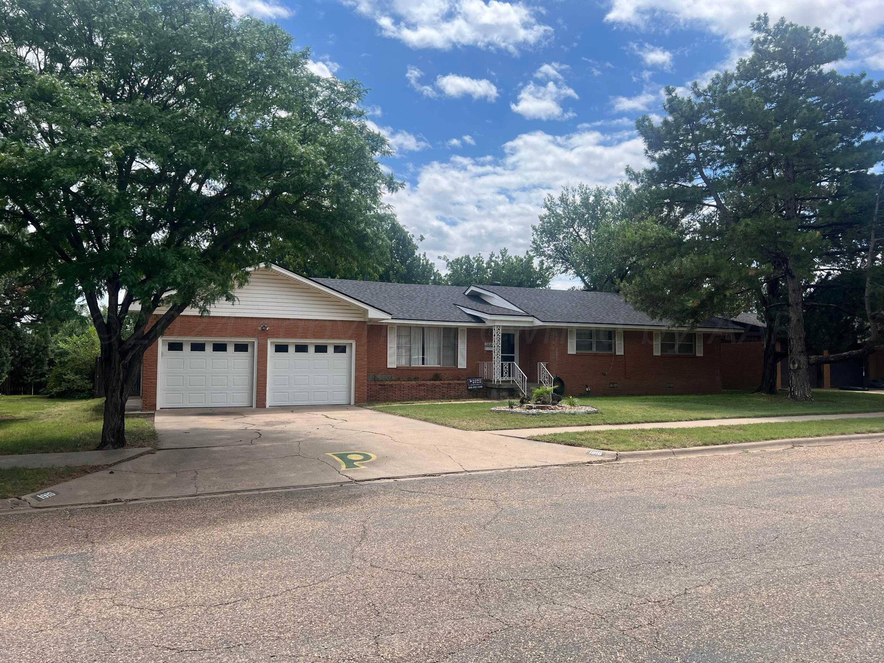 photo 1: 1916 Evergreen Street, Pampa TX 79065