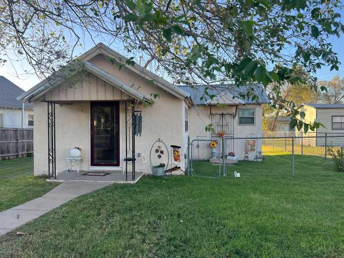 photo 1: 514 2nd Street, Canadian TX 79014