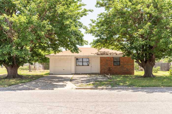 photo 1: 712 10TH Street, Wheeler TX 79096