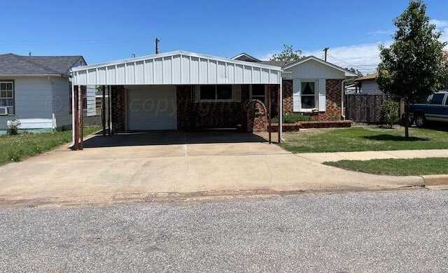 photo 1: 604 Deane Drive, Pampa TX 79065